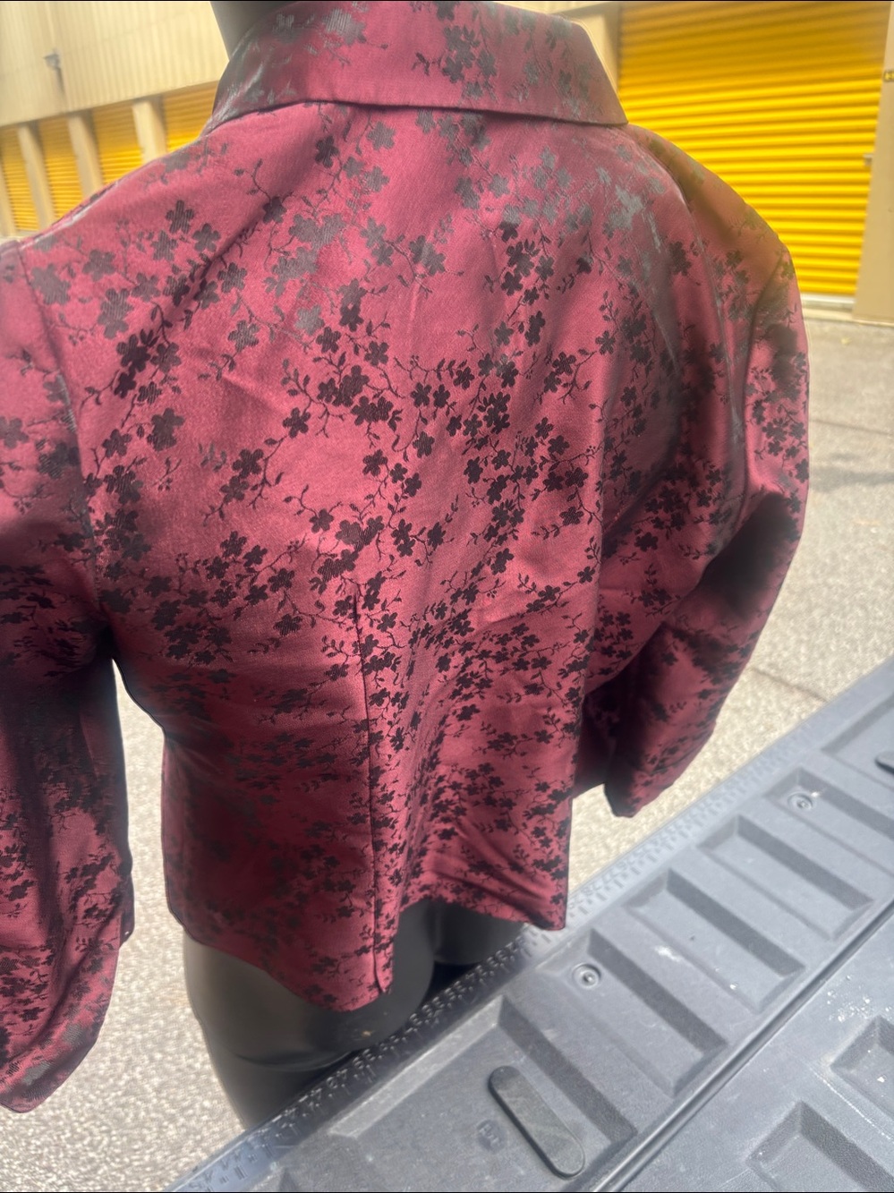 Leslie Fay Burgundy and Black Floral Jacquard Blazer - Picture 7 of 8